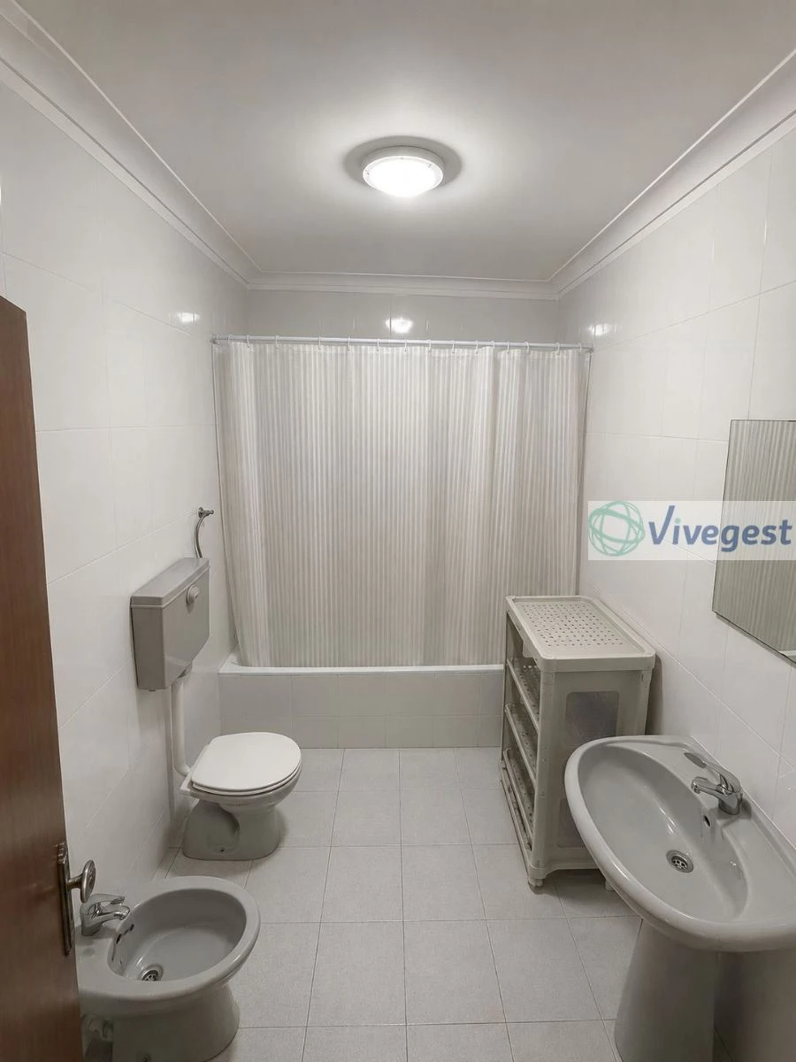 Apartamento T2 para Arrendamento em Nogueira e Silva Escura Foto 3