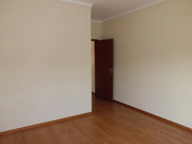 Apartamento T2 para Arrendamento em Nogueira e Silva Escura Foto 14