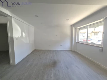 Apartamento T2 para Venda em Póvoa de Santo Adrião e Olival Basto