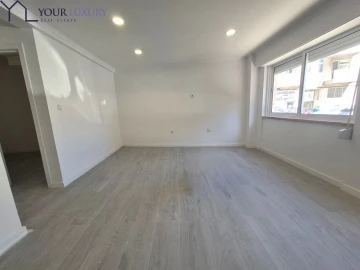 Apartamento T2 para Venda em Póvoa de Santo Adrião e Olival Basto