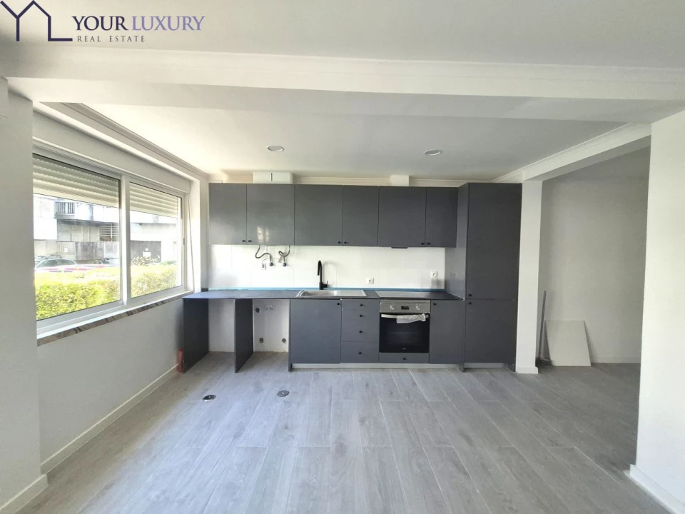 Apartamento T2 para Venda em Póvoa de Santo Adrião e Olival Basto Foto 1