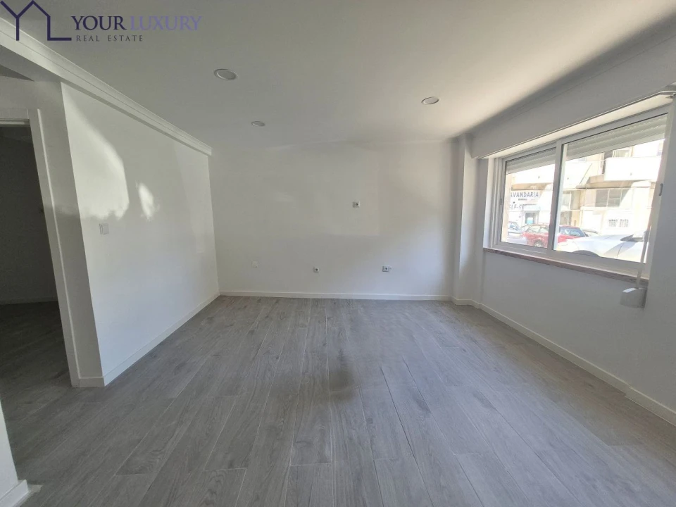 Apartamento T2 para Venda em Póvoa de Santo Adrião e Olival Basto Foto 3