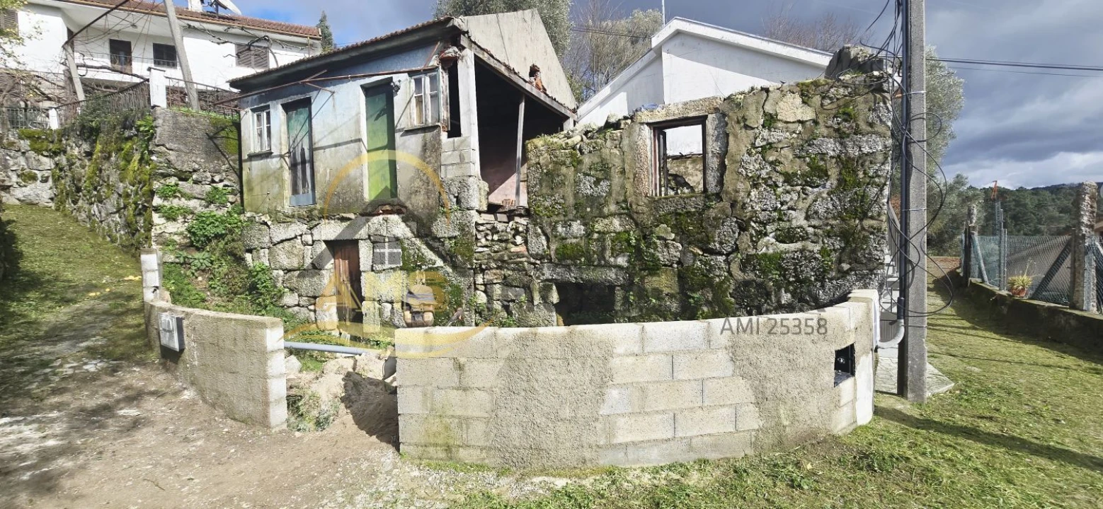 Moradia T2 para Venda em Quinchães Foto 1