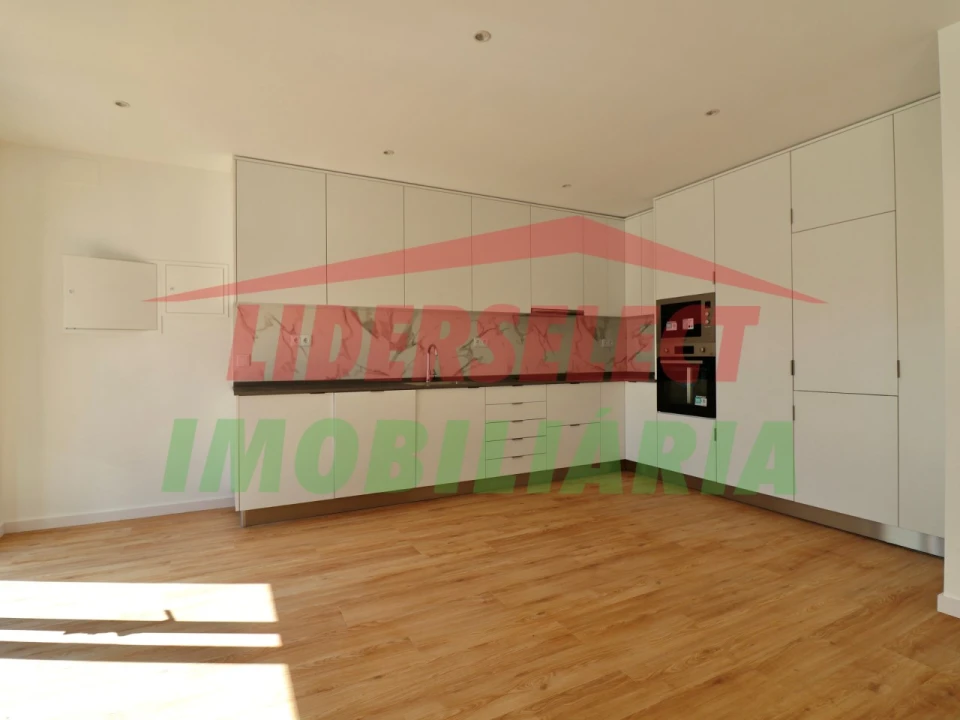 Moradia T3 para Venda em Santa Maria, São Pedro e Matacães Foto 6