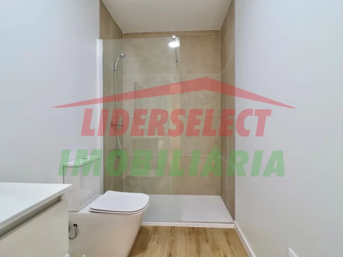 Moradia T3 para Venda em Santa Maria, São Pedro e Matacães Foto 21