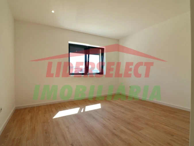 Moradia T3 para Venda em Santa Maria, São Pedro e Matacães Foto 24