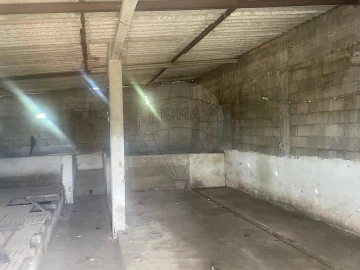 Armazém para Venda em Azinhaga