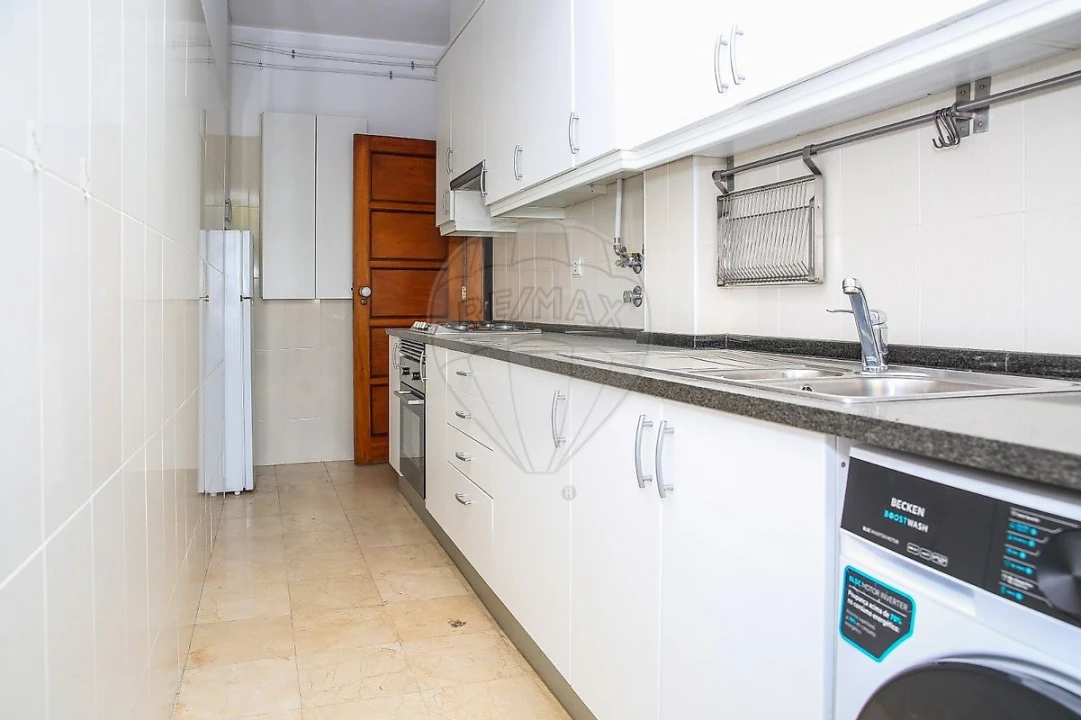 Apartamento T1 para Arrendamento em Arroios Foto 33