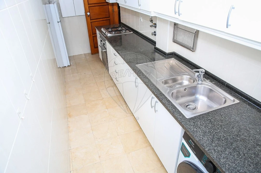 Apartamento T1 para Arrendamento em Arroios Foto 35