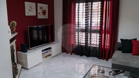Apartamento T3 para Venda em Carregado e Cadafais