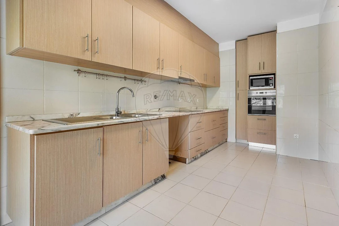 Apartamento T3 para Venda em Fonte Arcada e Oliveira Foto 1
