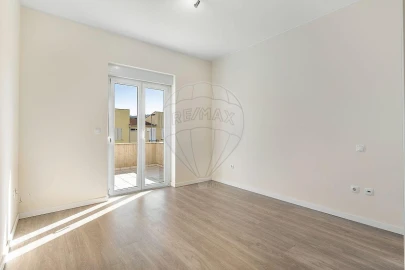 Apartamento T3 para Venda em Fonte Arcada e Oliveira