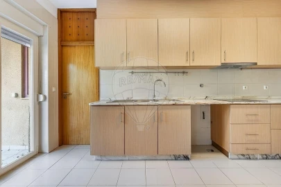 Apartamento T3 para Venda em Fonte Arcada e Oliveira