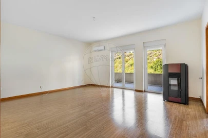 Apartamento T3 para Venda em Fonte Arcada e Oliveira