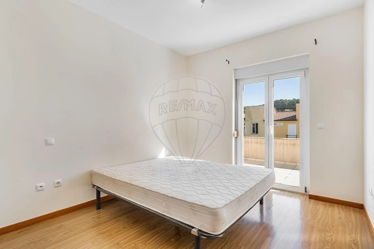 Apartamento T3 para Venda em Fonte Arcada e Oliveira Foto 15