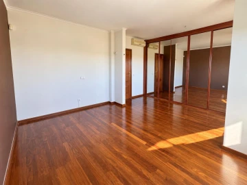 Moradia T4 para Venda em Conceição e Estoi