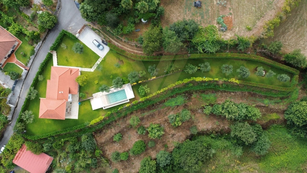 Moradia T4 para Venda em Fornelos e Queijada Foto 2