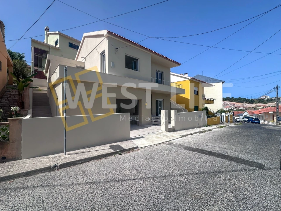 Moradia T3 para Venda em Santa Maria, São Pedro e Matacães Foto 1