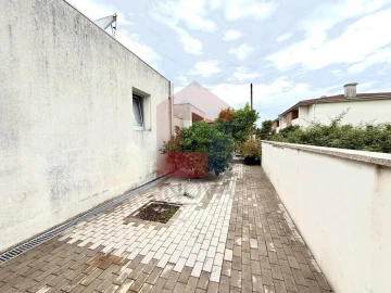 Moradia T3 para Venda em Vila Verde e Barbudo