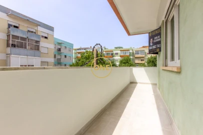 Apartamento T3 para Venda em Laranjeiro e Feijó