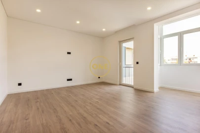 Apartamento T3 para Venda em Laranjeiro e Feijó