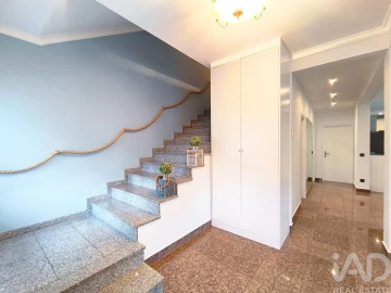 Moradia T5 para Venda em Darque