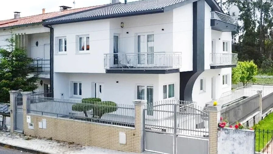 Moradia T5 para Venda em Darque