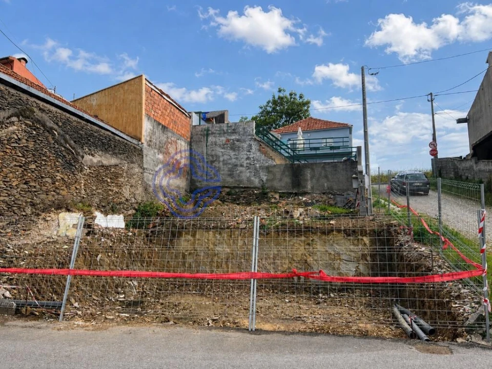 Terreno para Venda em Fânzeres e São Pedro da Cova Foto 2