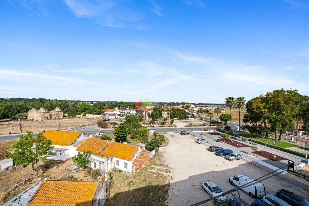 Apartamento T2 para Venda em Palhais e Coina Foto 12