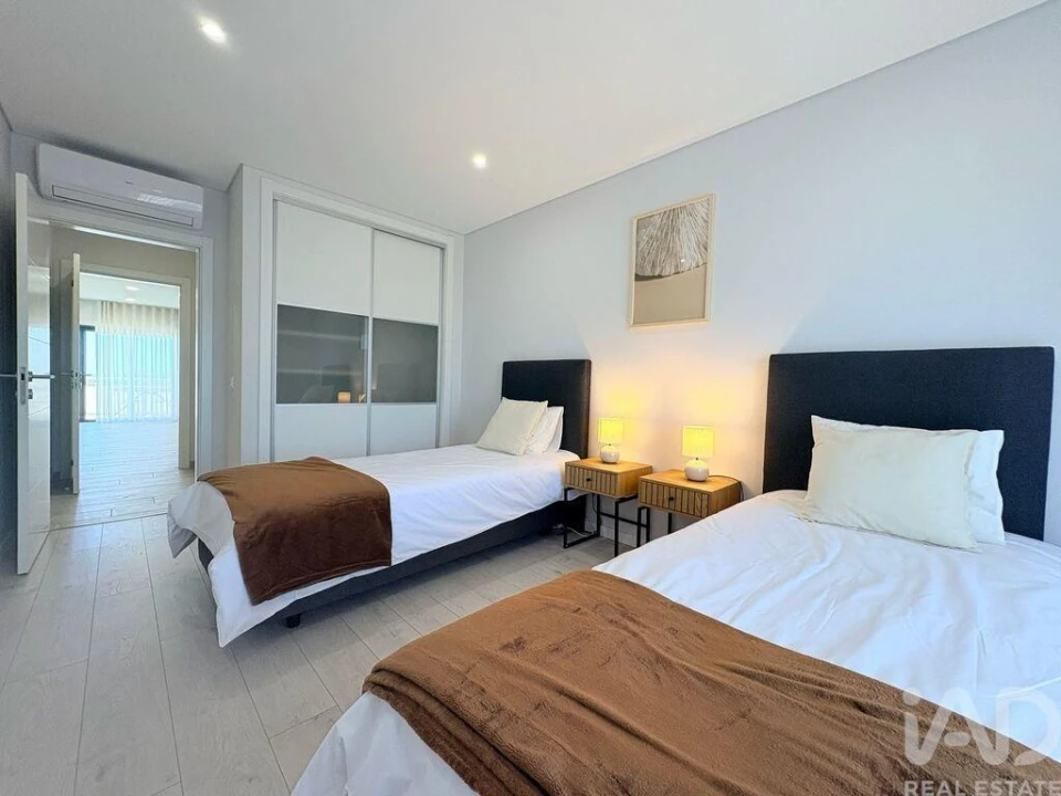 Apartamento T3 para Venda em Quelfes Foto 18