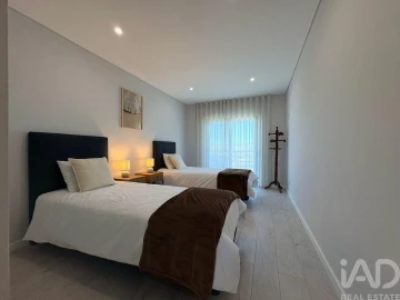 Apartamento T3 para Venda em Quelfes