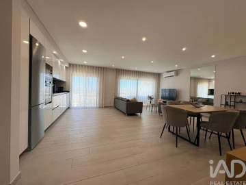 Apartamento T3 para Venda em Quelfes