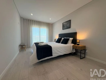 Apartamento T3 para Venda em Quelfes