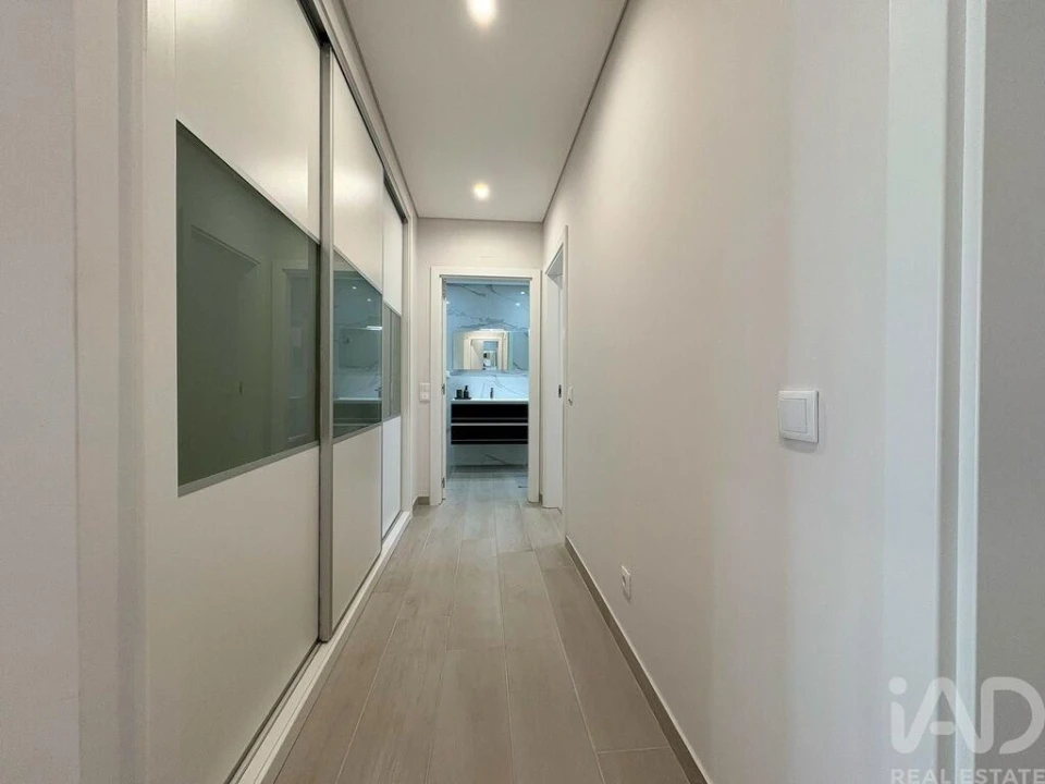 Apartamento T3 para Venda em Quelfes Foto 13
