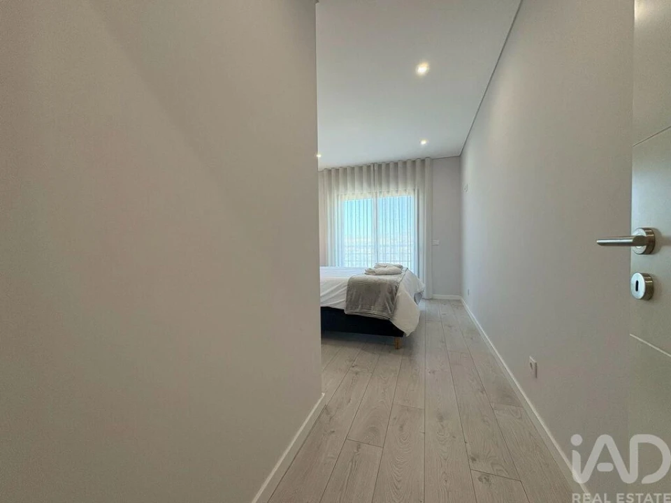 Apartamento T3 para Venda em Quelfes Foto 21