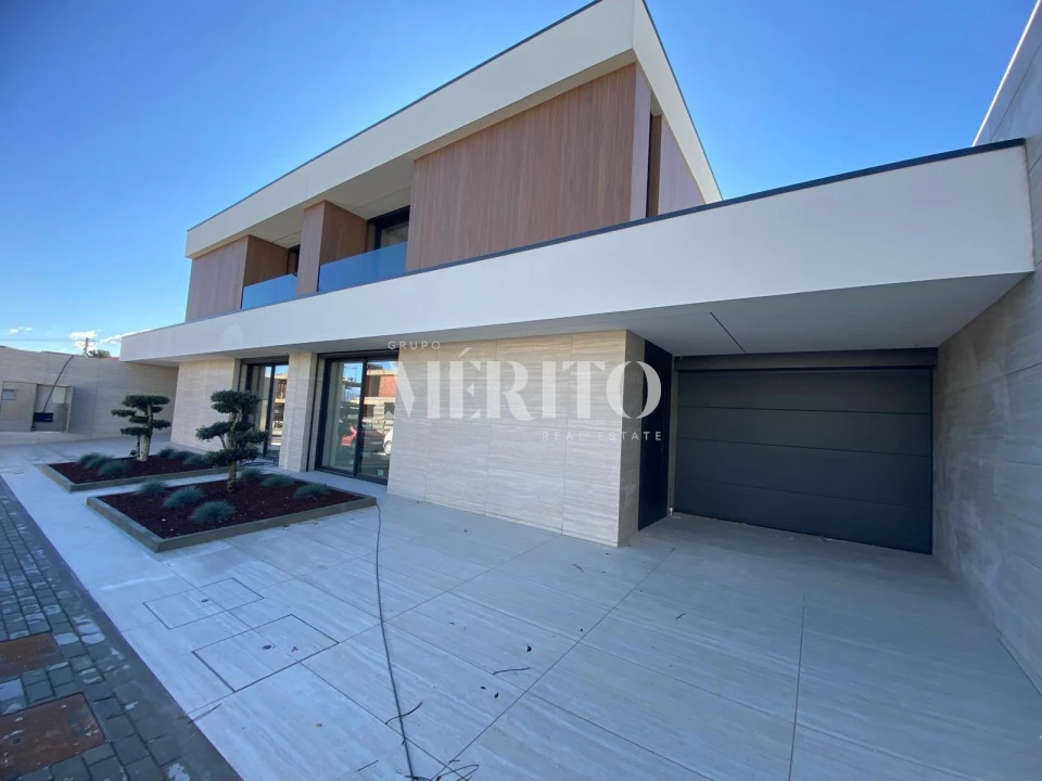 Moradia T3 para Venda em Turiz Foto 1