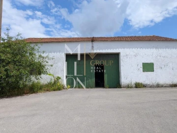 Armazém para Venda em Alvorninha