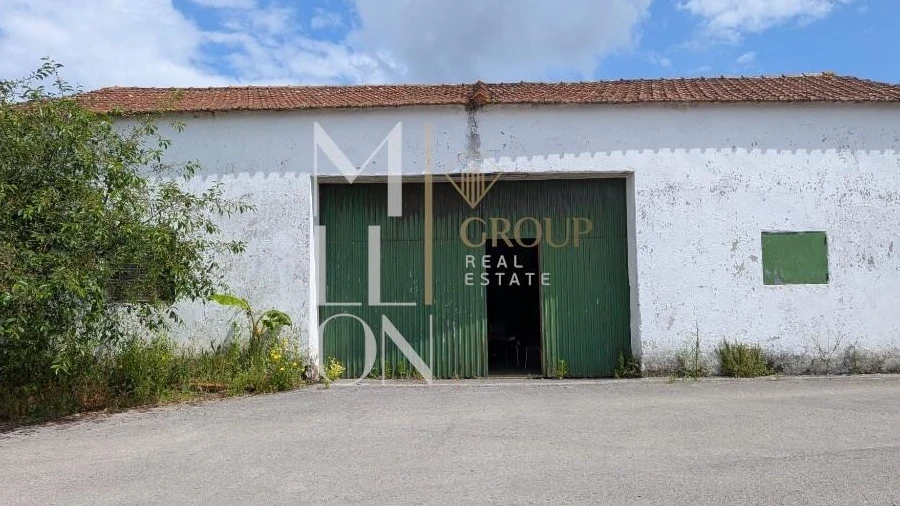 Armazém para Venda em Alvorninha