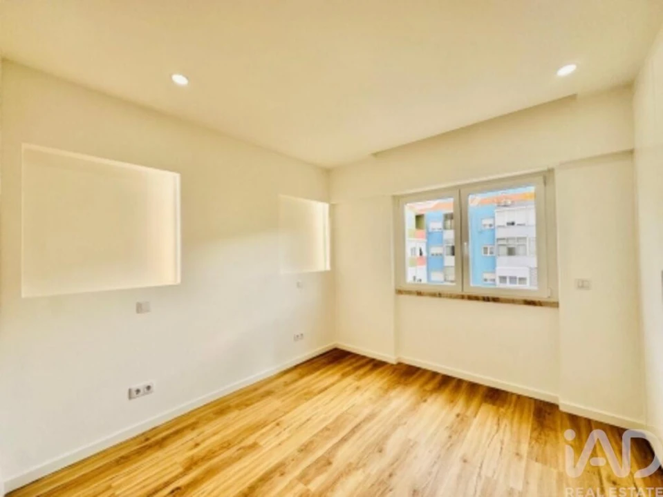 Apartamento T1 para Venda em Seixal, Arrentela e Aldeia de Paio Pires Foto 10
