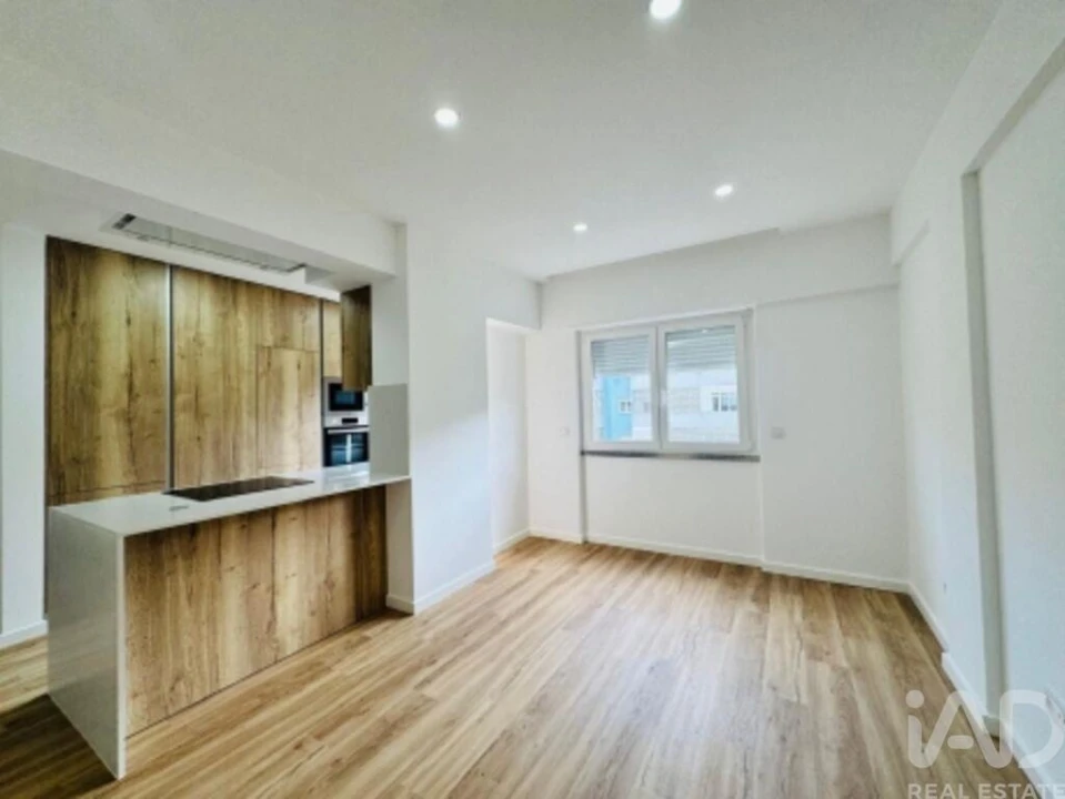 Apartamento T1 para Venda em Seixal, Arrentela e Aldeia de Paio Pires Foto 3