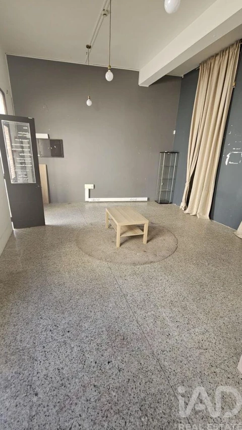 Loja para Arrendamento em Loule (São Sebastião)
