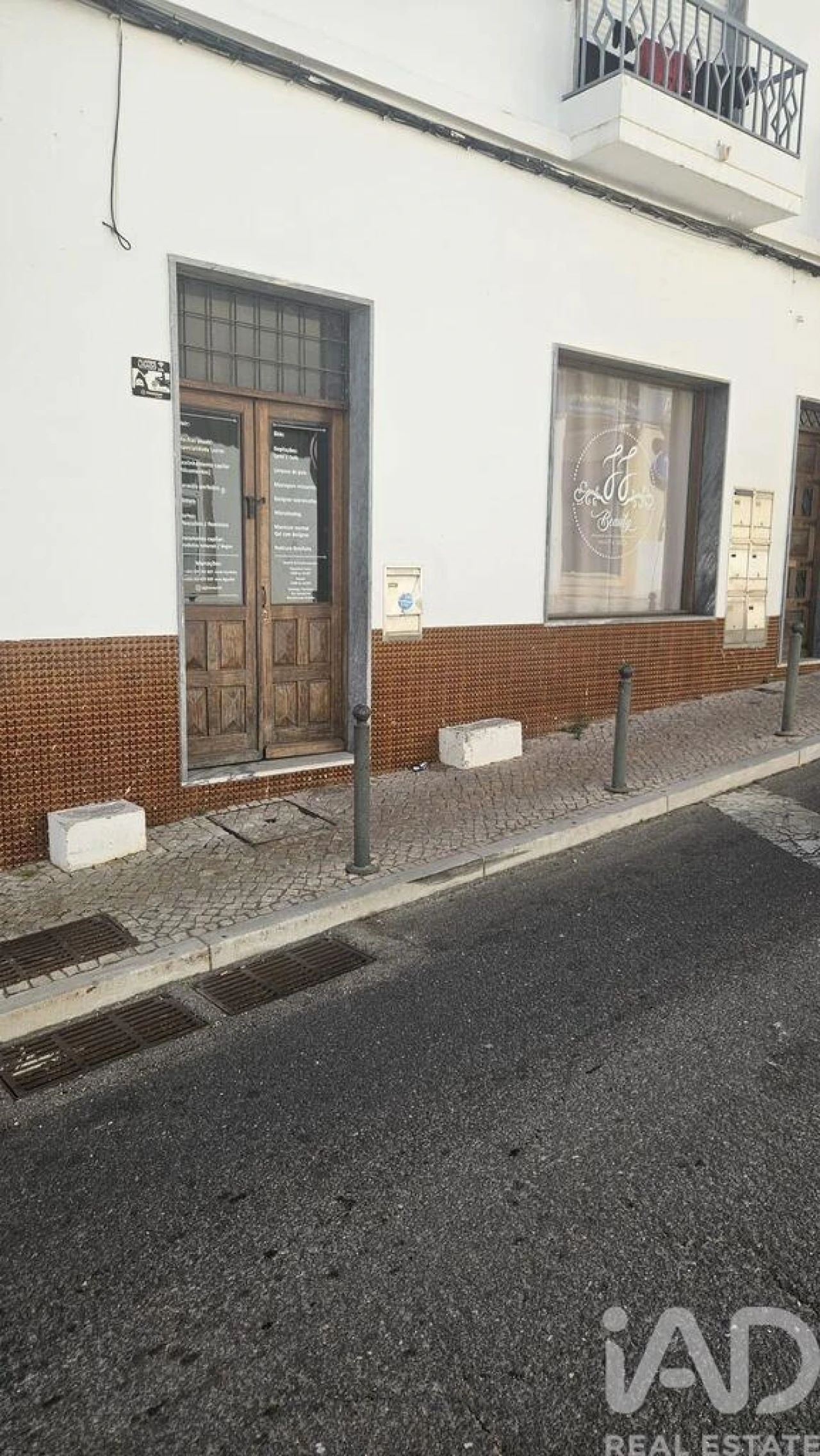 Loja para Arrendamento em Loule (São Sebastião) Foto 1