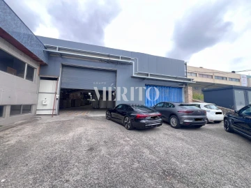 Armazém para Venda em Esmeriz e Cabeçudos