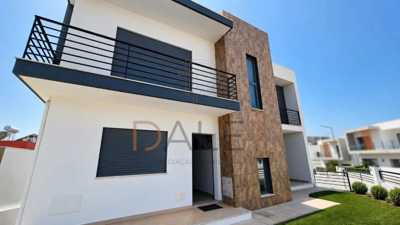 Moradia T5 para Venda em Almada, Cova da Piedade, Pragal e Cacilhas Foto 8