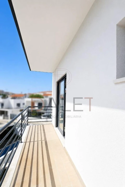 Moradia T5 para Venda em Almada, Cova da Piedade, Pragal e Cacilhas