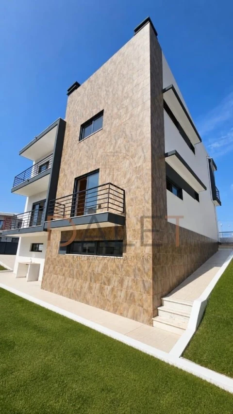Moradia T5 para Venda em Almada, Cova da Piedade, Pragal e Cacilhas