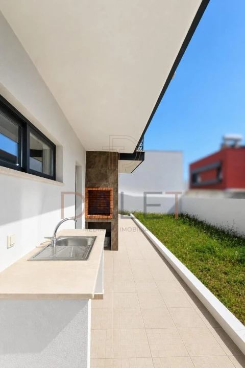Moradia T5 para Venda em Almada, Cova da Piedade, Pragal e Cacilhas