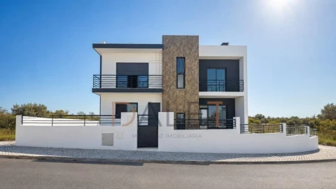 Moradia T5 para Venda em Almada, Cova da Piedade, Pragal e Cacilhas