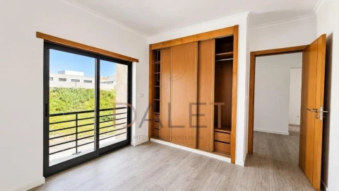 Moradia T5 para Venda em Almada, Cova da Piedade, Pragal e Cacilhas