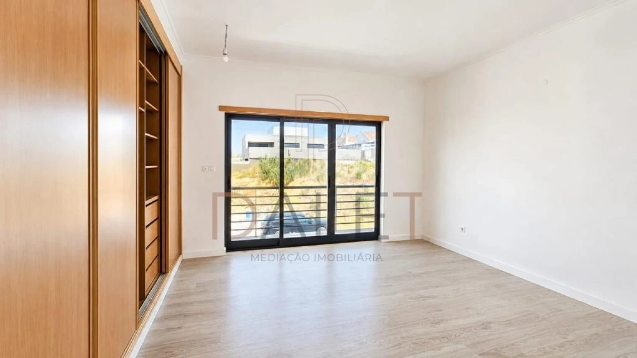 Moradia T5 para Venda em Almada, Cova da Piedade, Pragal e Cacilhas Foto 36